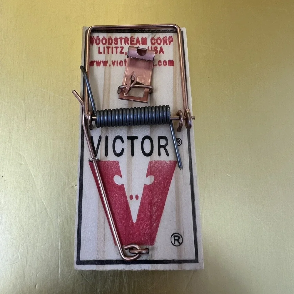 Victor Easy Set Small Reusable Mouse Snap Trap Pre-Baited Indoor/Outdoor Use 6pk